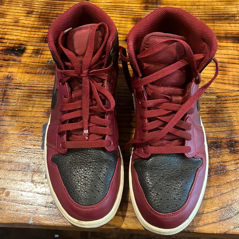 Jordan 1 Mids.